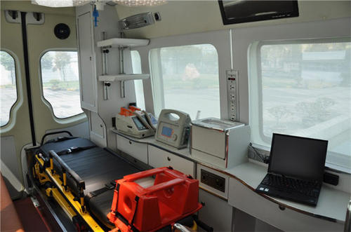 方城县救护车内部
